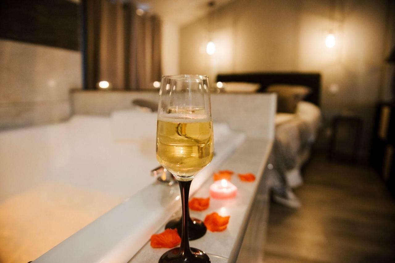 La Suite Romantique Avec Jacuzzi Au Coeur De Perpignan Exteriér fotografie